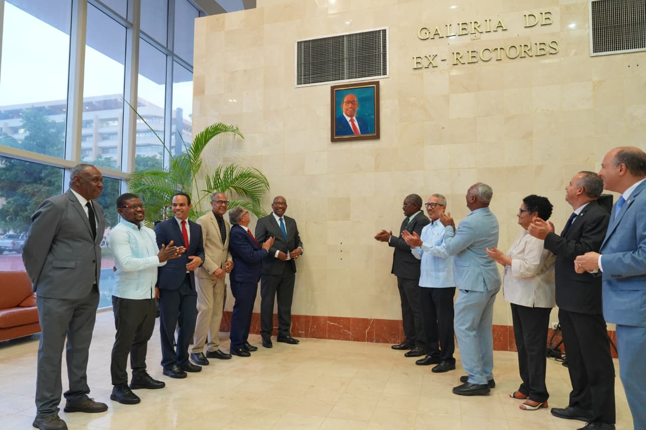 UASD incorpora retrato oficial de Editrudis Beltrán a su Galería de Exrectores