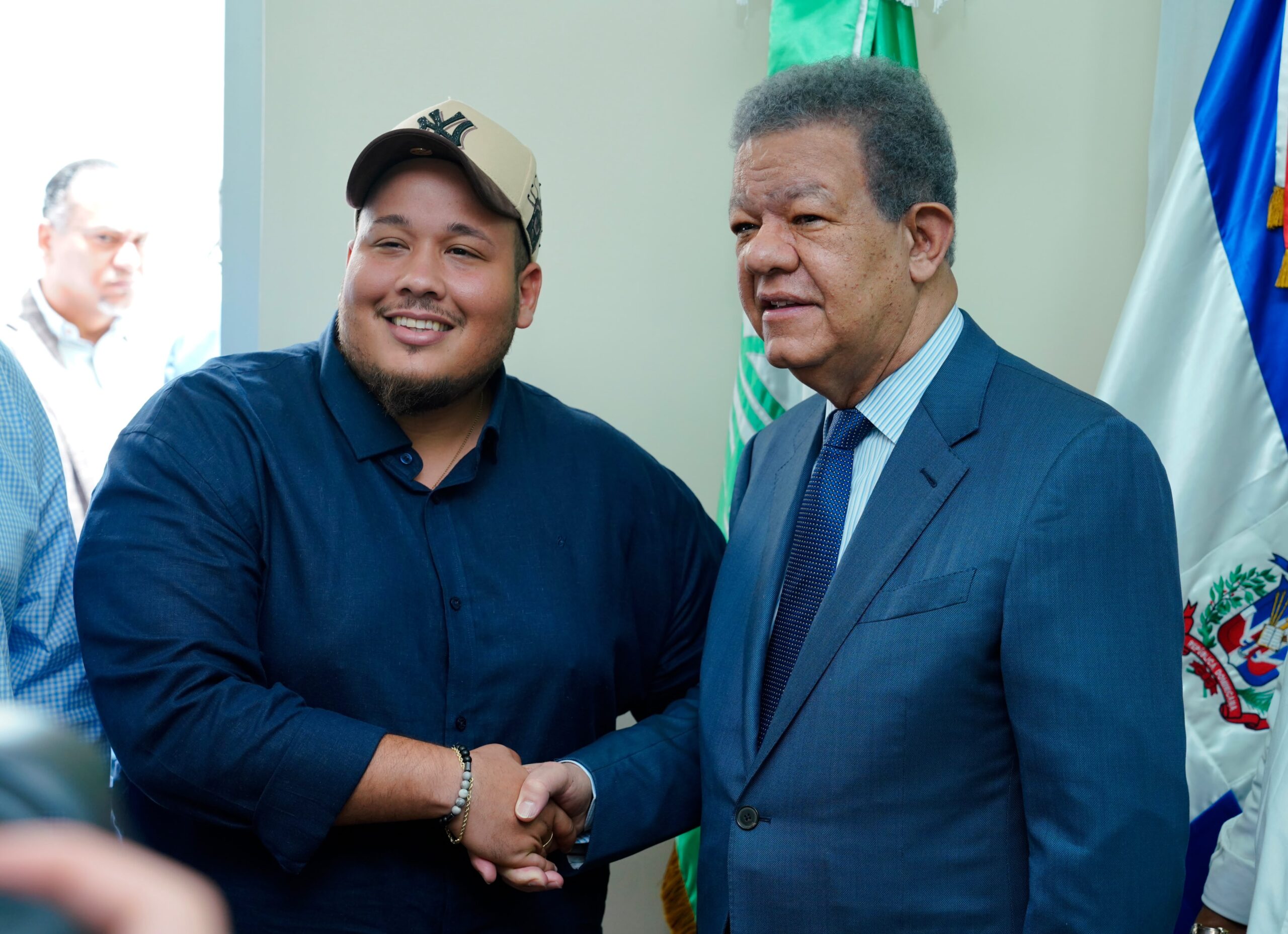Visita de Leonel a María Trinidad Sánchez sigue generando nuevas adhesiones a la FP: juramenta otro regidor