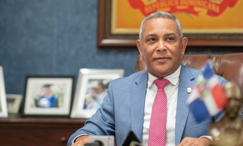 Senador Franklin Romero felicita a los Gigantes de San Francisco por conquistar el campeonato de la LNB