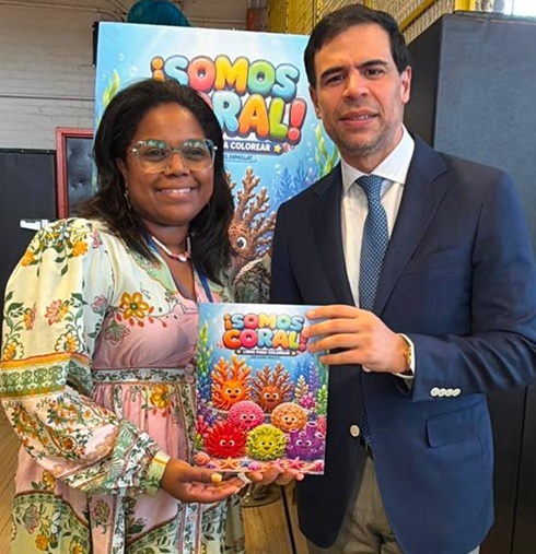 Ministro de Cultura valoró en NY libro infantil de la escritora Susibel Espaillat