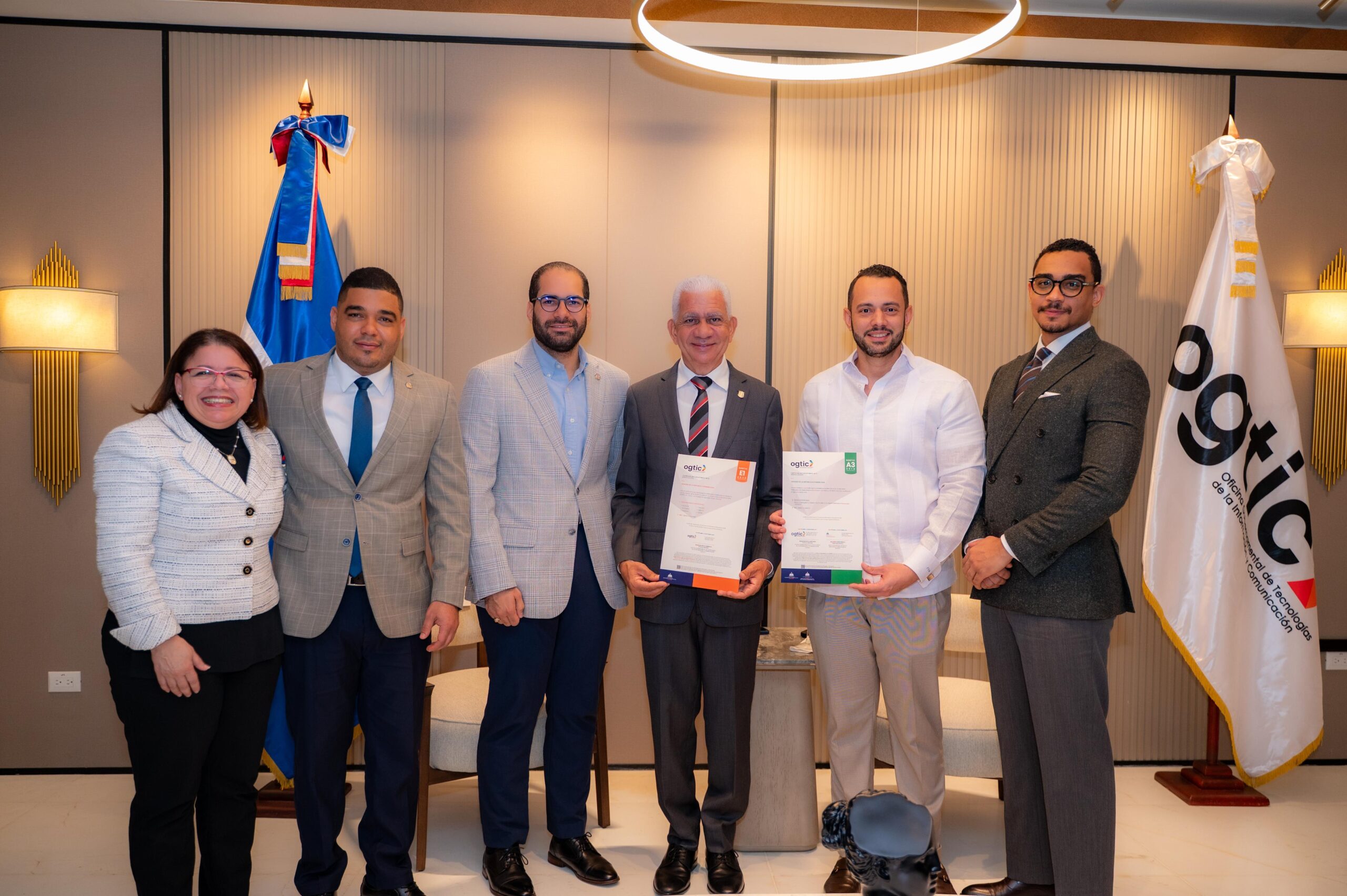 Senado recibe certificaciones de buenas prácticas de transparencia y gestión de redes sociales