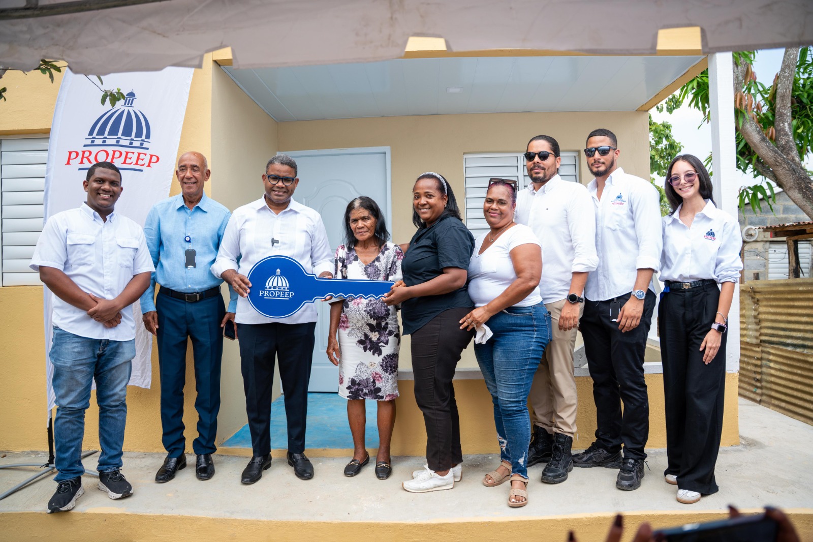 Propeep construye y entrega vivienda a doña Olinda de 73 años, en Manoguayabo