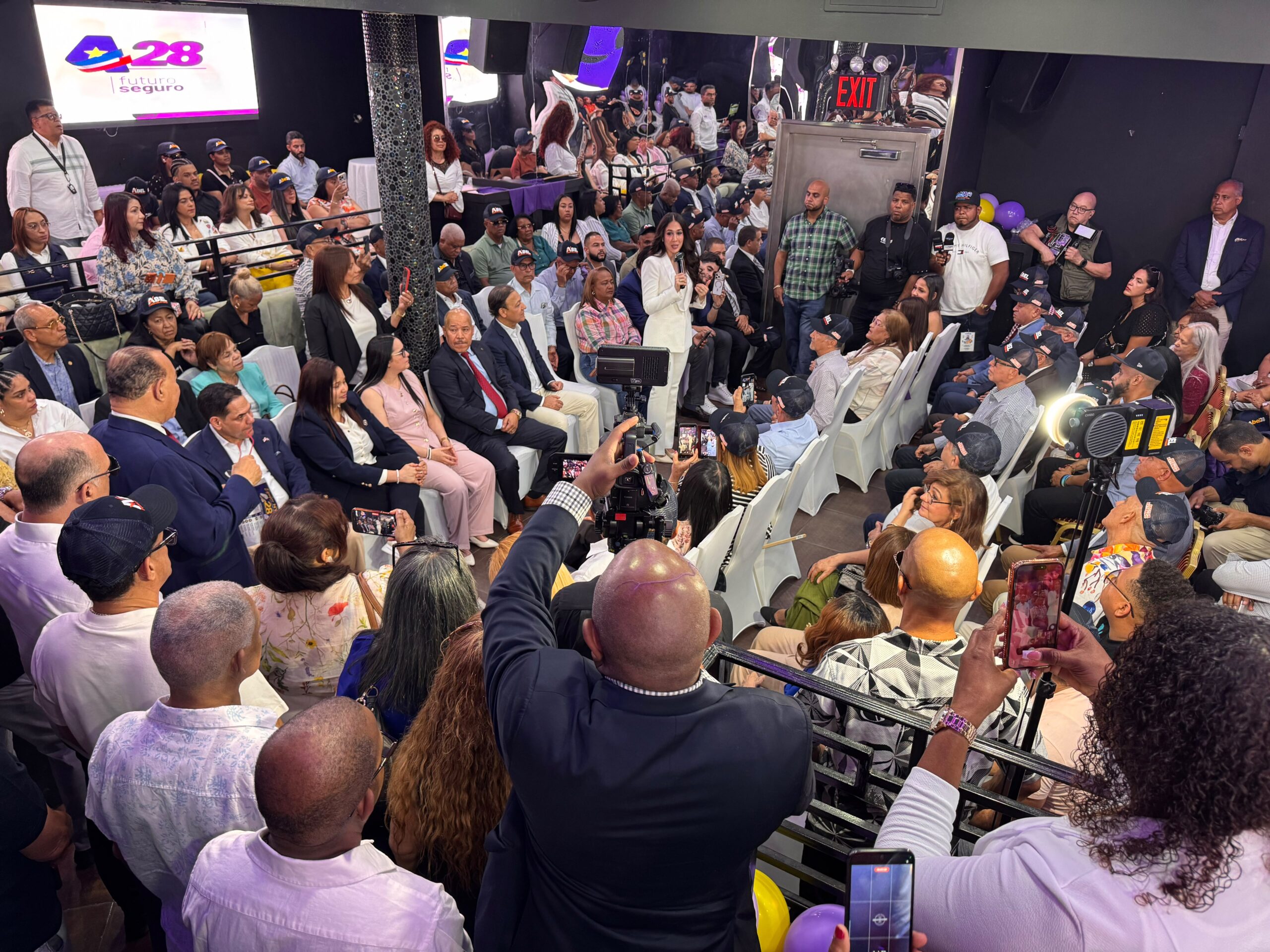 “Sumando con Abel Martínez 2028” realiza multitudinario acto de juramentación en Manhattan