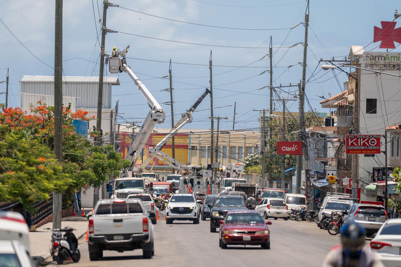 ETED refuerza línea de transmisión en Puerto Plata