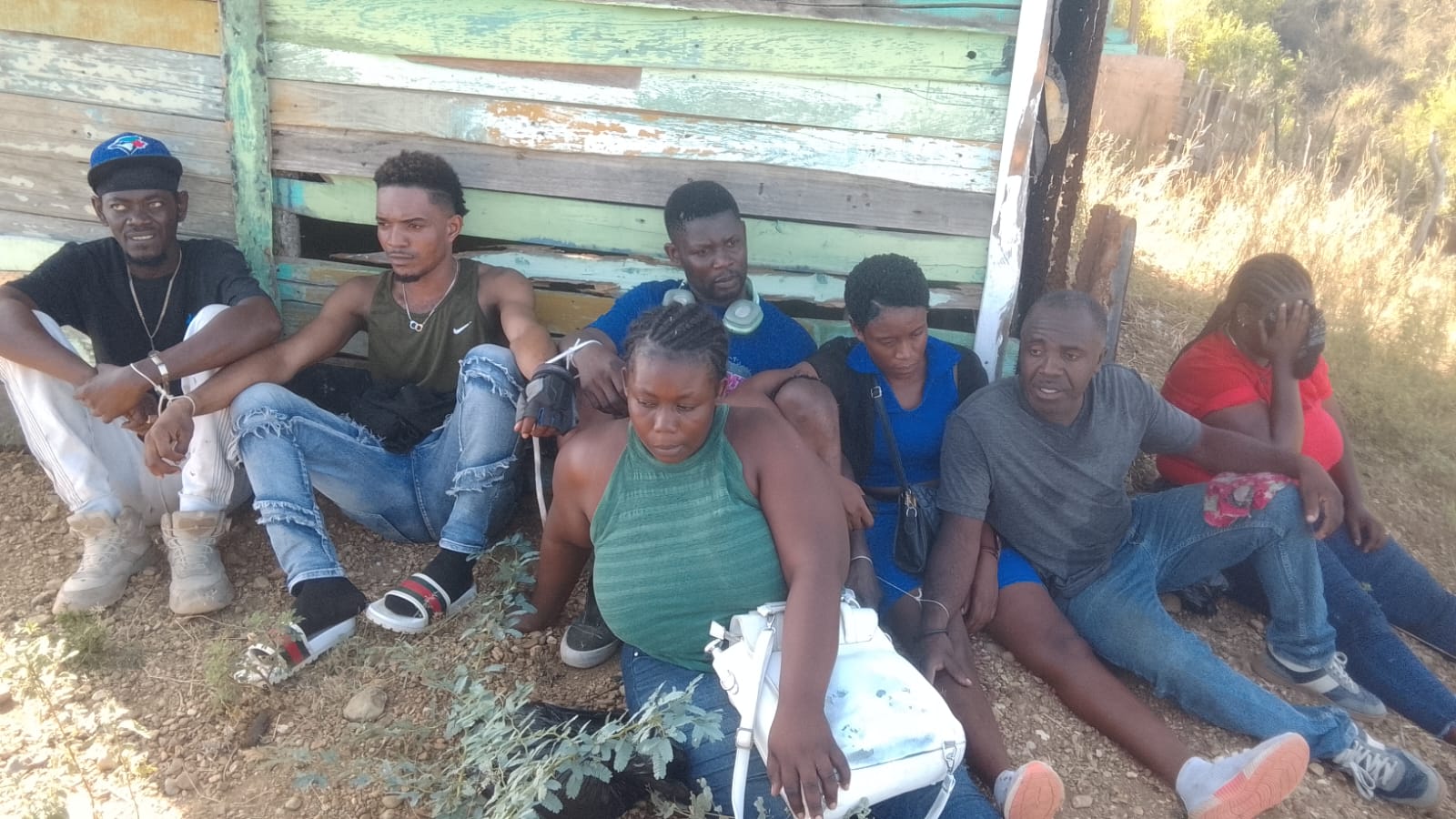 Patrullas del Ejército interceptan a 37 migrantes indocumentados en tres provincias fronterizas