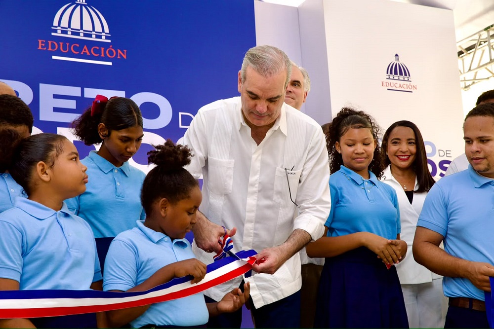 Abinader inaugura 26 nuevas aulas en el Liceo Ercilia Pepín en Los Alcarrizos
