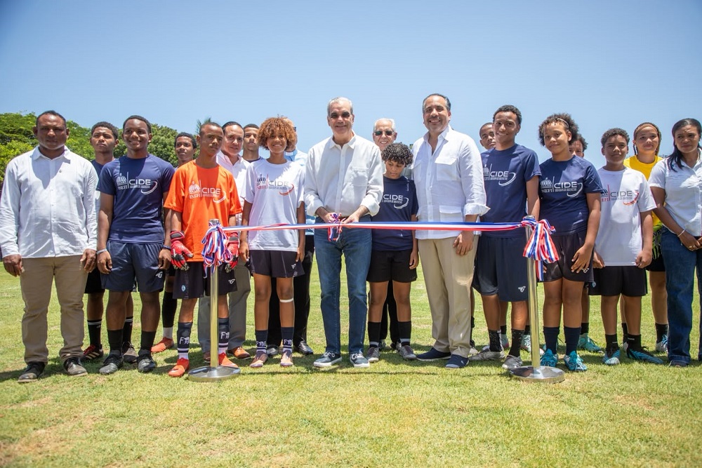 Abinader entrega moderno Centro de Iniciación Deportiva en la Escuela Santo Domingo Savio