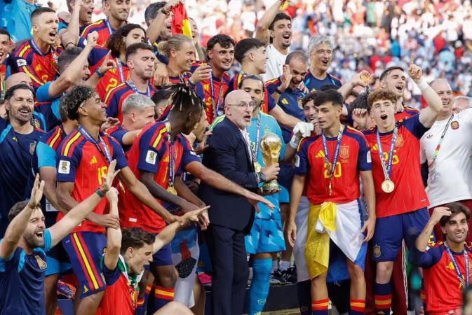 Luis de la Fuente se consagra en la cumbre del fútbol mundial y agiganta su leyenda con la RFEF