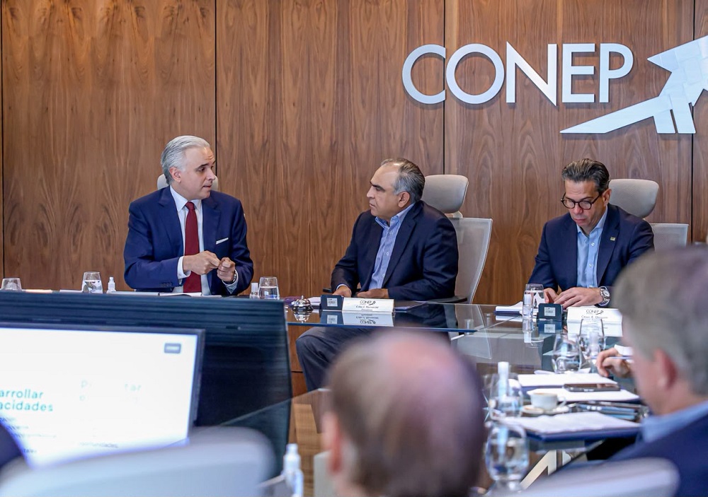 Ministro de Educación destaca ante el Conep la educación como motor del desarrollo nacional