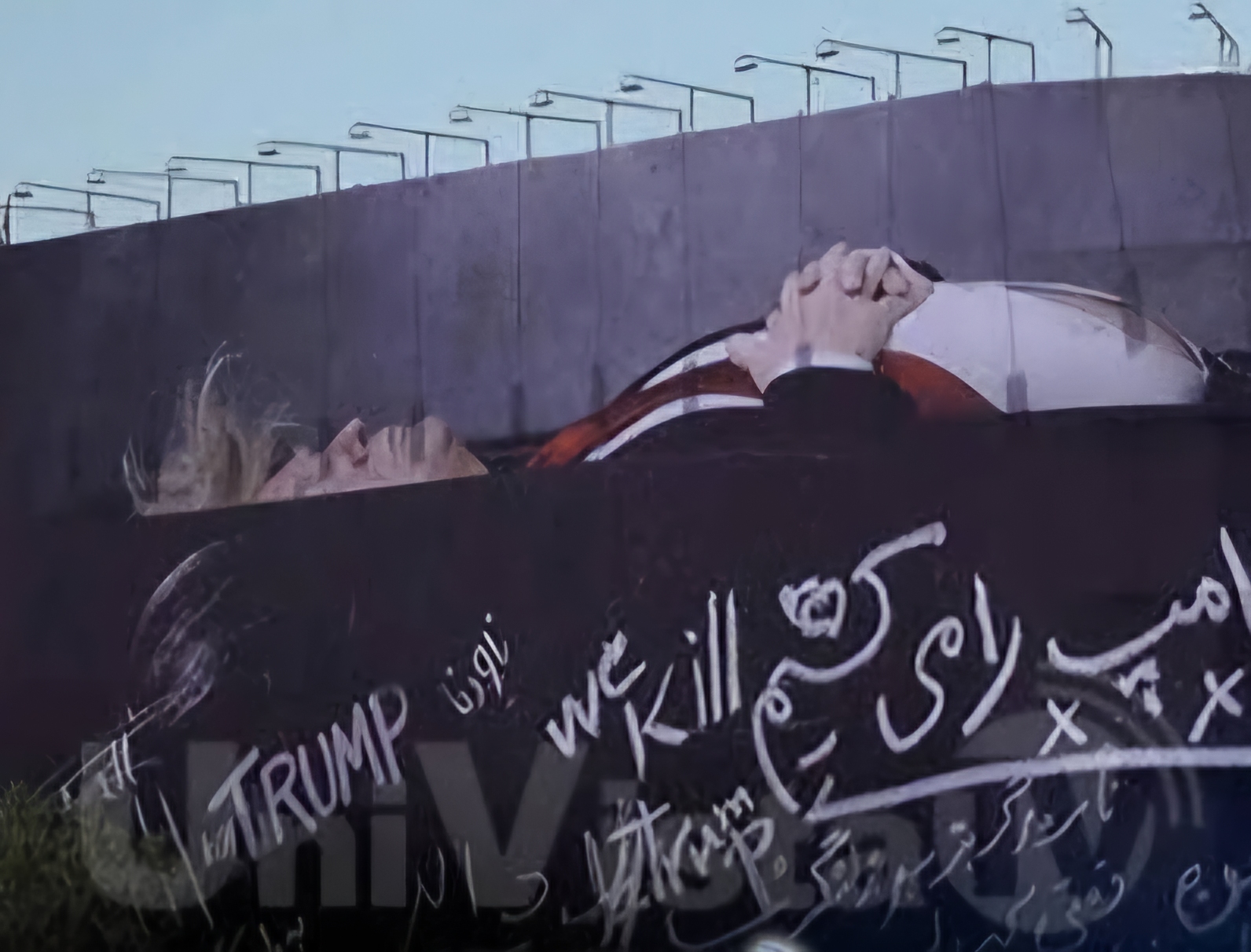 «Matamos a Trump»: Irán pinta mural del presidente estadounidense en un ataúd en su plaza principal