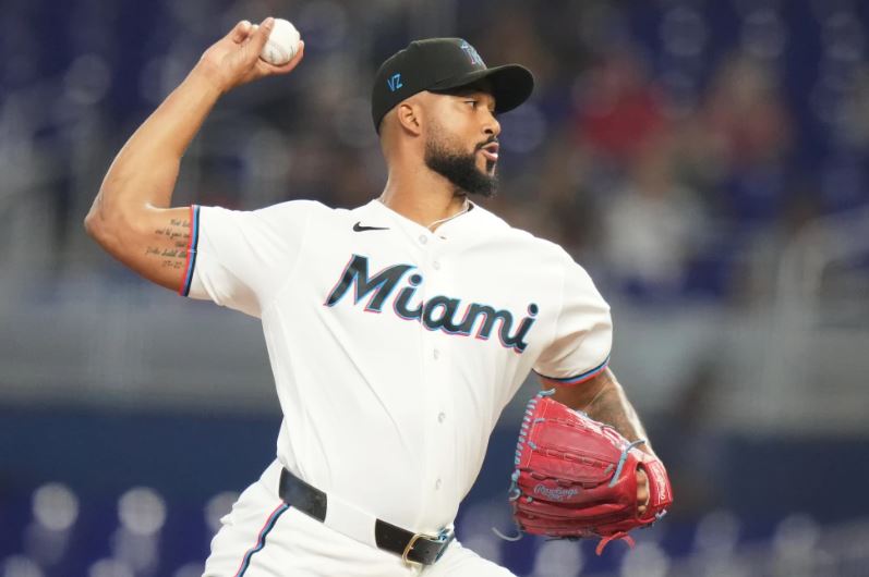 Alcántara lanza 7 sólidas entradas, Stowers pega jonrón y Marlins superan 1-0 a Filis