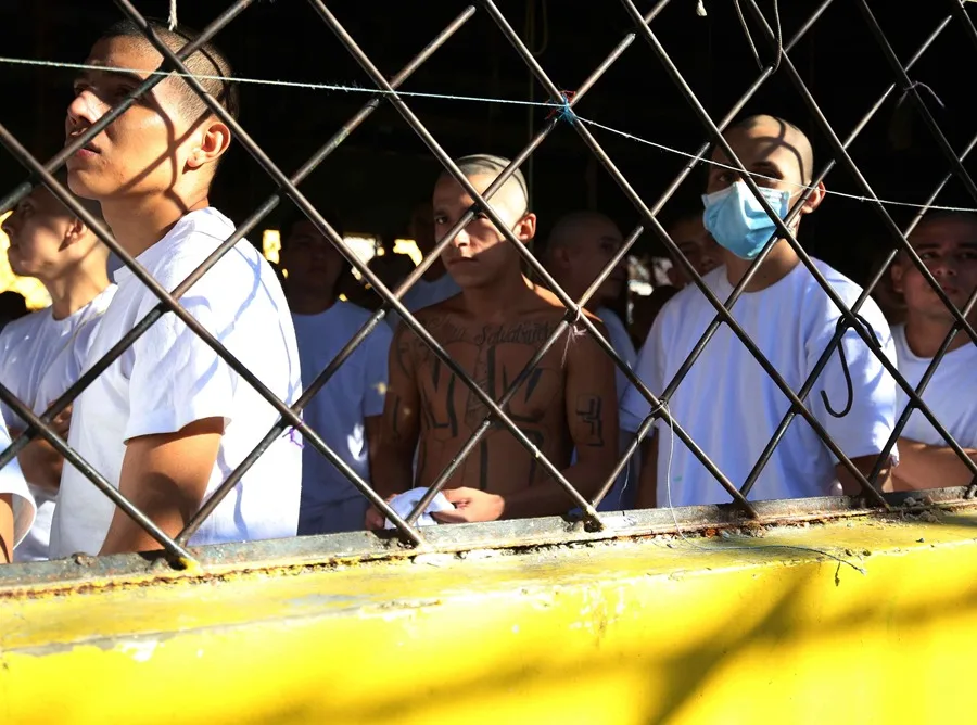Amnistía Internacional denuncia cientos de muertes en cárceles en El Salvador