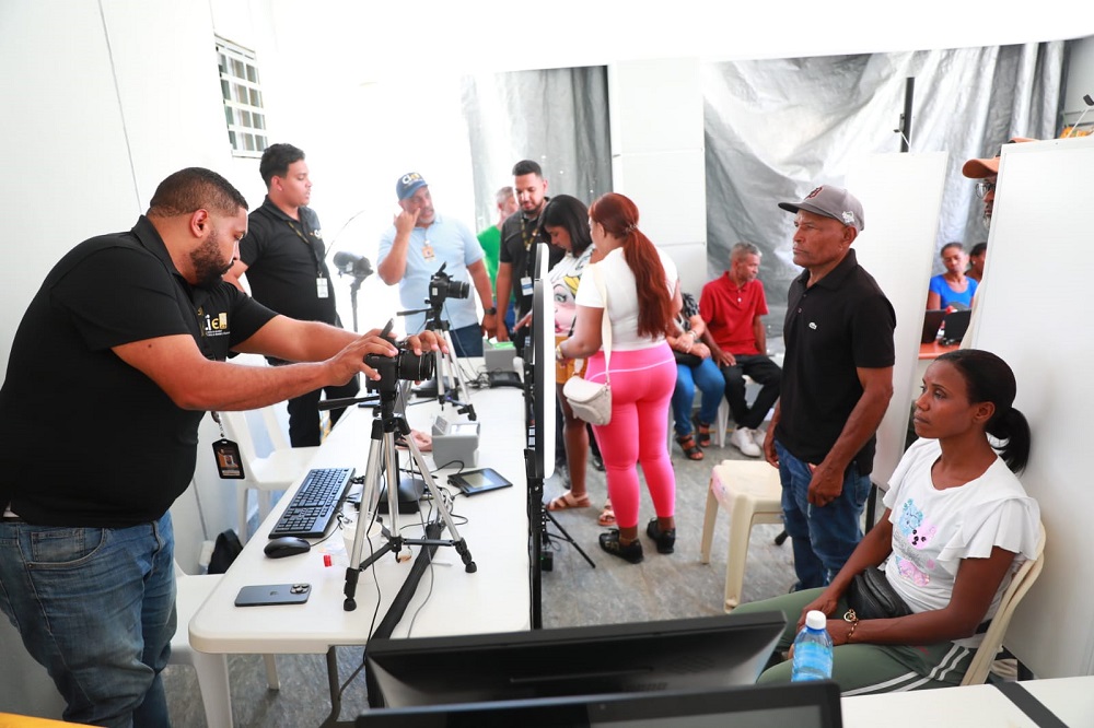 JCE beneficia a más de 1,100 personas en jornada de cedulación en Pedro Corto