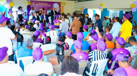 Danilo Medina juramenta cientos de nuevos miembros de otros partidos en el PLD