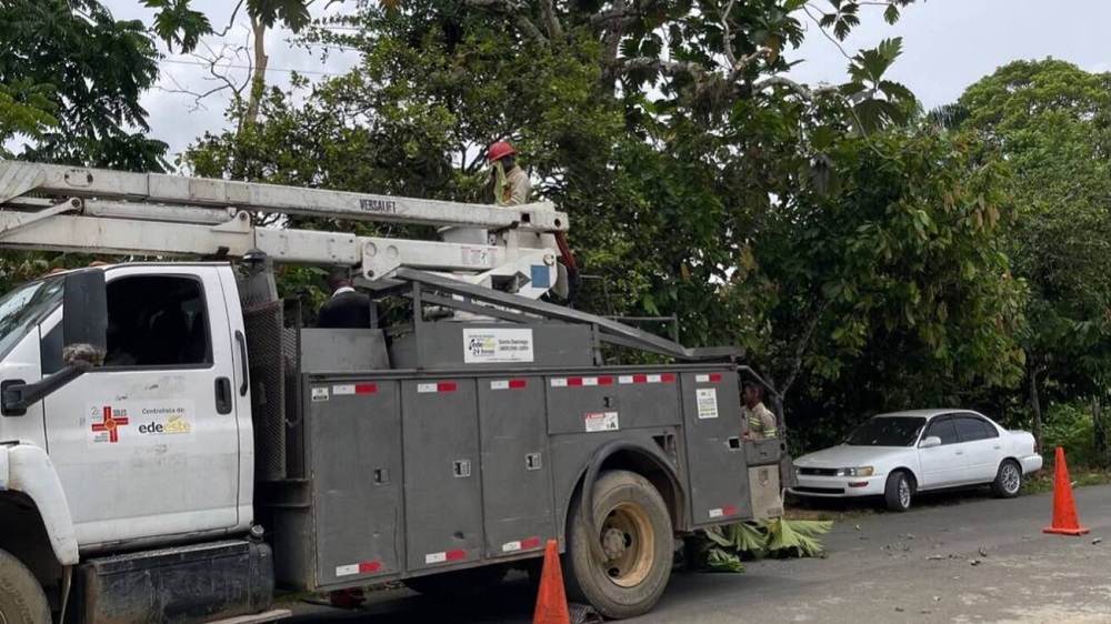Edeeste fortalece el servicio eléctrico en Yamasá con nuevas redes y un transformador