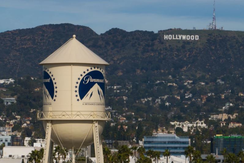 Juez dictaminó que Paramount y Warner deben detener la fusión durante al menos dos semanas