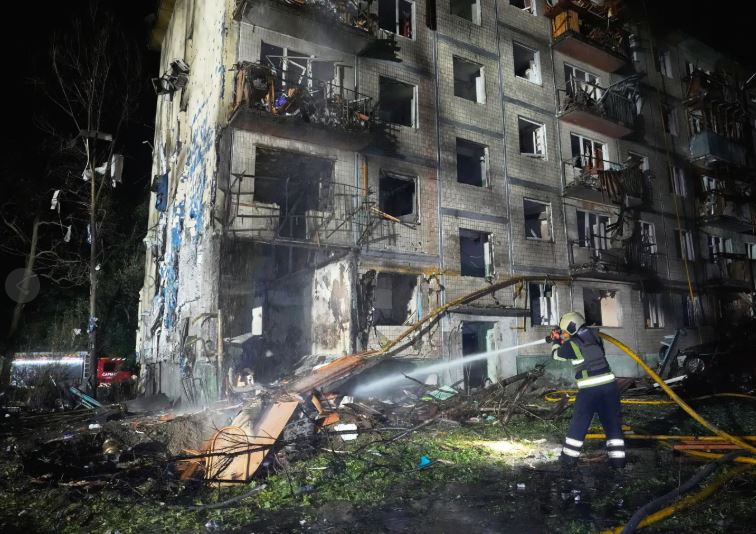 Ataque ruso con misiles balísticos y drones contra capital ucraniana deja al menos 9 muertos