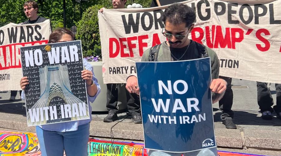 Neoyorquinos piden que cese conflicto en Irán y lamentan vidas perdidas