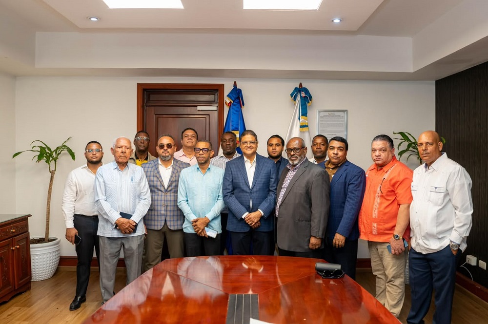 G-12 respalda gestión de Méndez y garantiza que no habrá aumento del pasaje en sus rutas