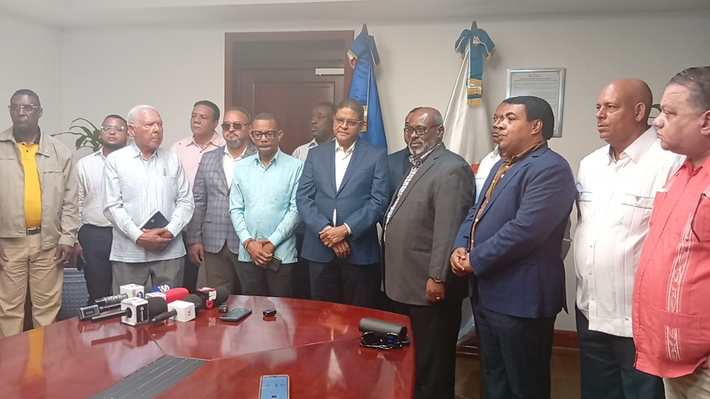El Grupo G12 descarta aumento de pasajes y acuerda con Intrant plan para reducir accidentes de tránsito