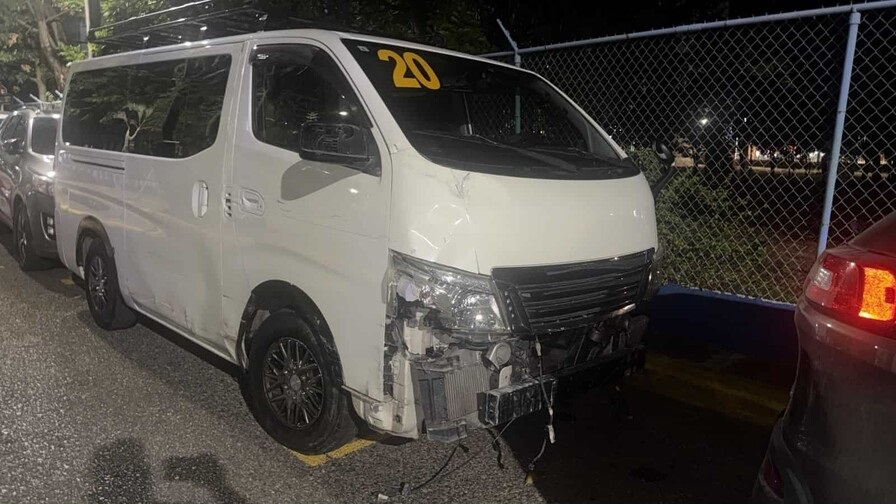 Apresan en la Winston Churchill Esq. Charles Summer hombre captado conduciendo guagua en vía contraria
