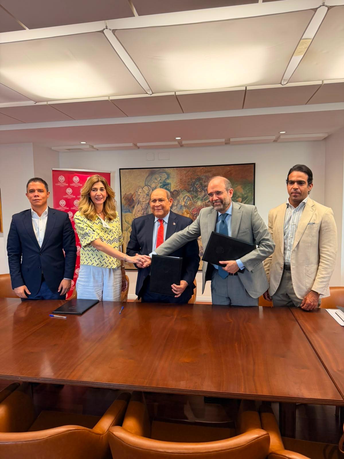 Ministro Rafael Santos Badía impulsa desde España la continuidad de la transformación educativa dominicana