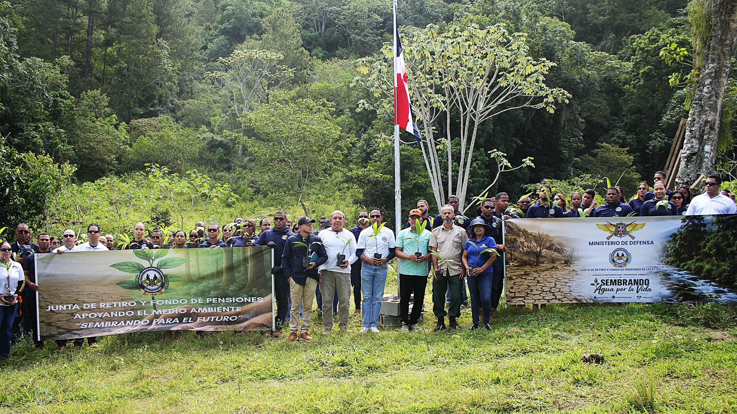 MIDE siembra esperanza y protege el agua mediante Jornada de Reforestación en Manabao
