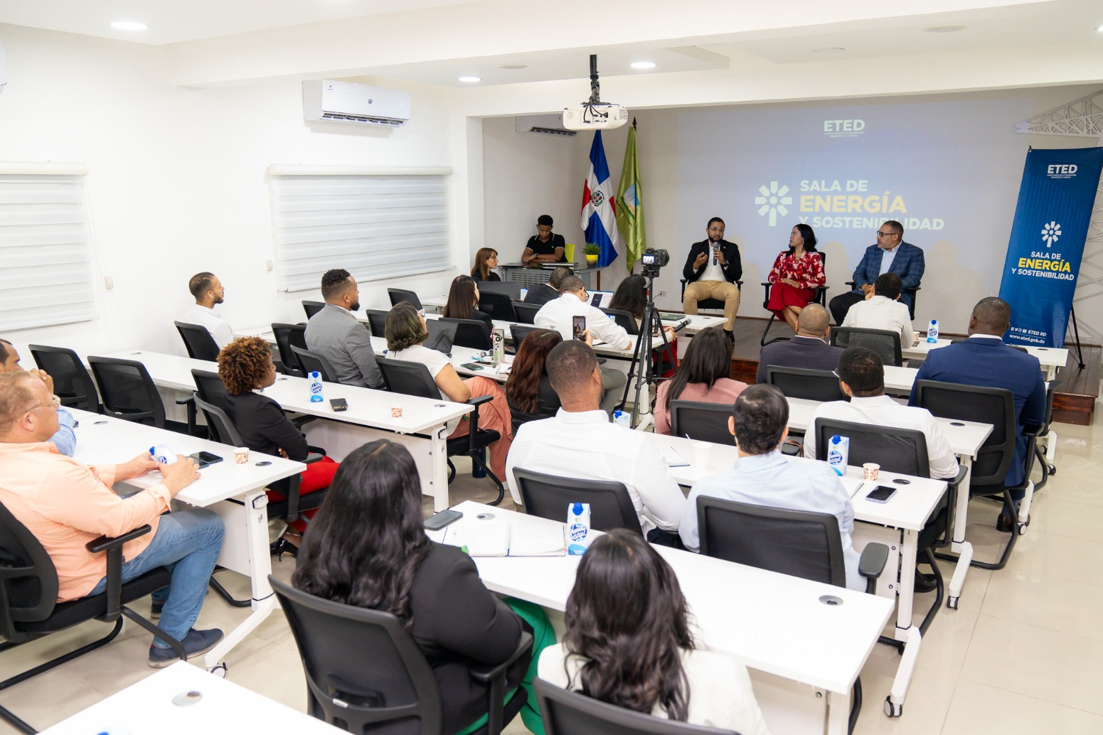 ETED dedica su “Sala de Energía y Sostenibilidad” a iniciativa sobre “Sistema de almacenamiento de energía con baterías” (BESS)