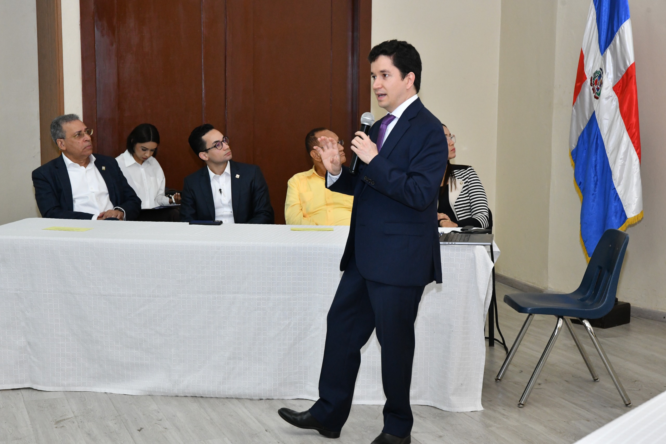 Desarrollan herramienta para interrogar datos del Estado dominicano con precisión matemática