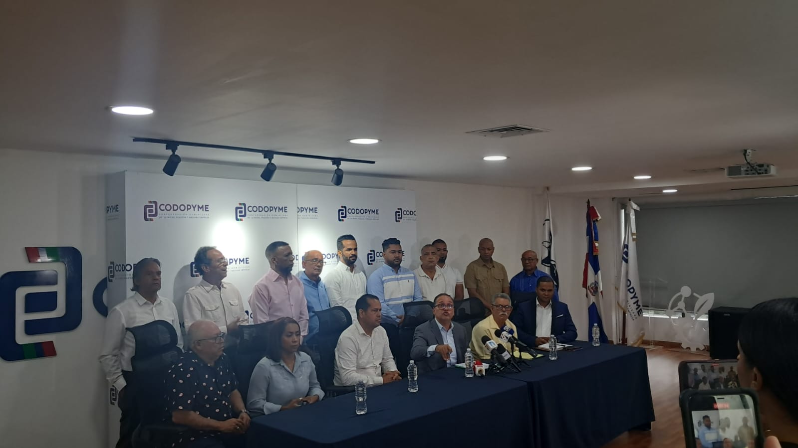 ADOCALZA respalda a INABIE y afirma que fabricantes nacionales tienen capacidad para suplir calzado escolar 2026-2027