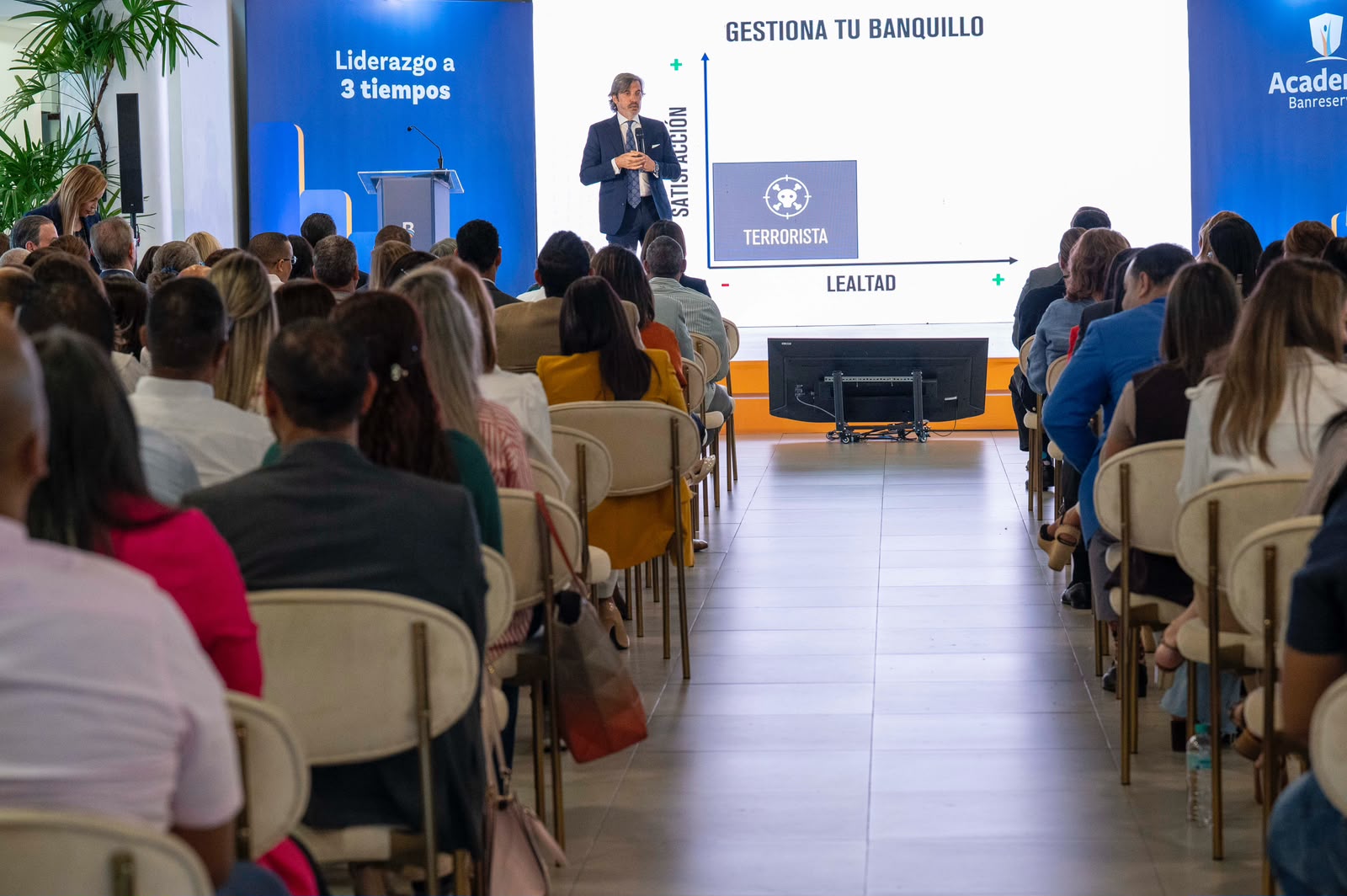 Academia Banreservas fortalece el liderazgo con ciclo de conferencias