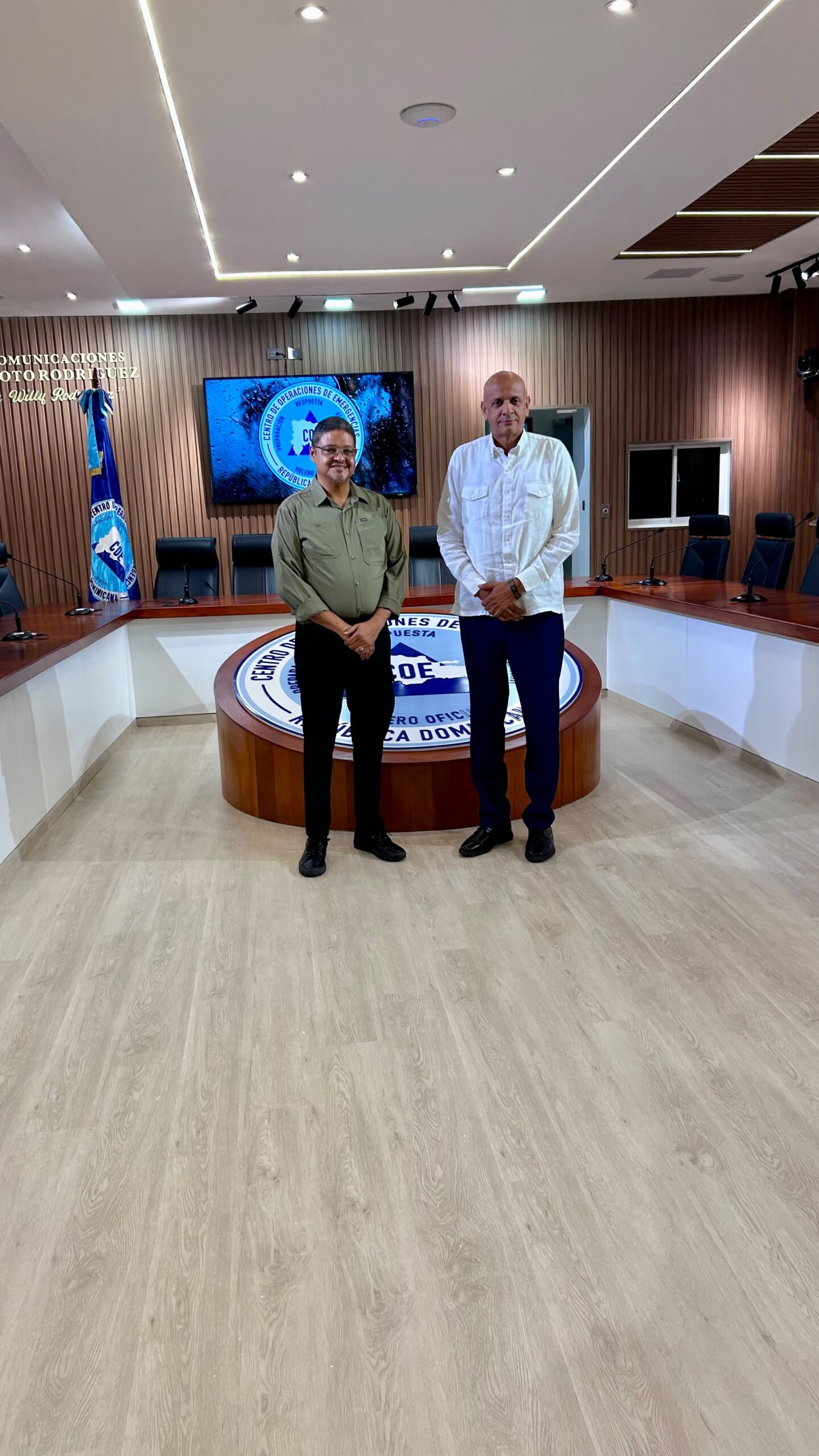 Erdwin Olivares asume dirección del COE