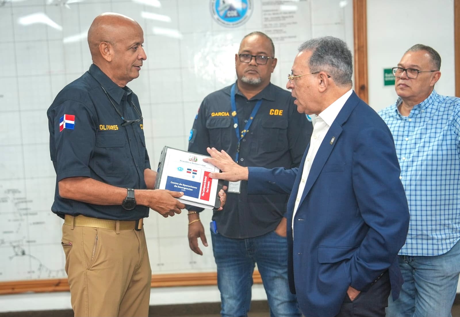Director del COE y Osiris de León analizan plan de contingencia ante terremotos