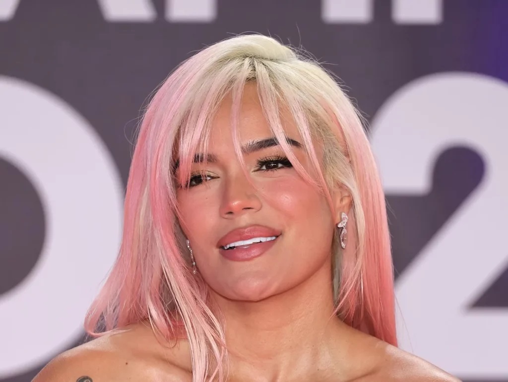 Karol G, Miguel Bosé y Yatra lideran un concierto solidario por el terremoto en Colombia