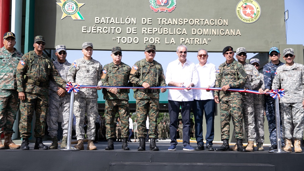 Presidente Abinader inaugura moderno Batallón de Transportación del Ejército