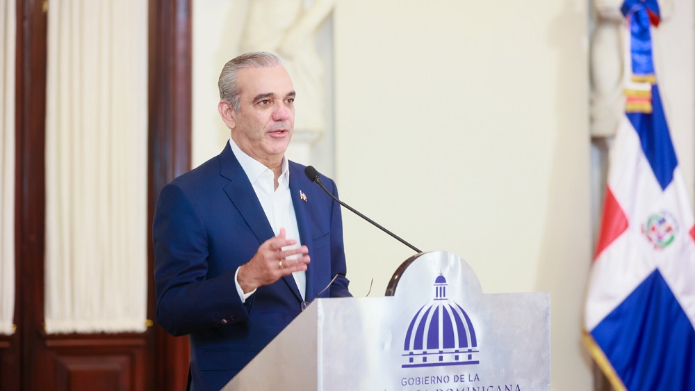 Abinader lanza Eficompras primera tienda virtual del Estado dominicano