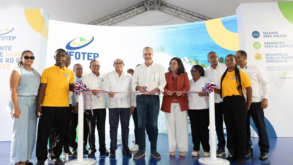 Presidente Abinader inaugura Escuela de Formación Técnico Profesional Guarocuya en Barahona
