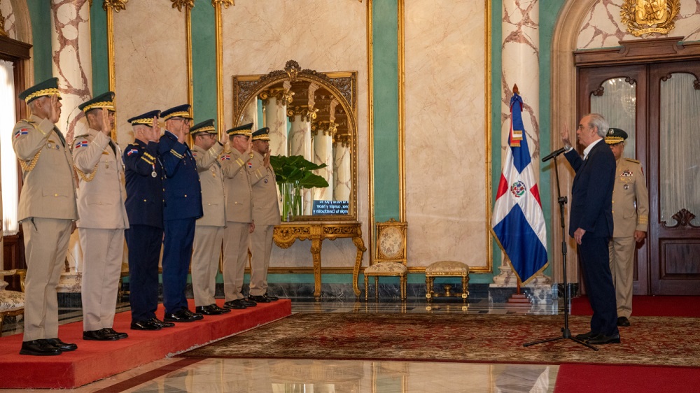 Abinader juramento a nuevos comandantes del Ejército y Fuerza Aérea y al director de la PN