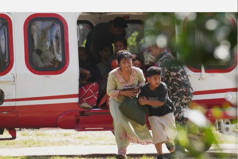 Sube cifra de muertos de inundación en frontera entre Nepal y China; sigue rescate de sobrevivientes