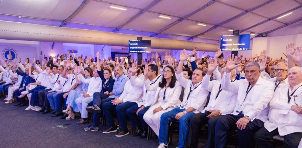 Abinader retoma control directo del PRM y delega en Deligne Ascención operatividad del partido