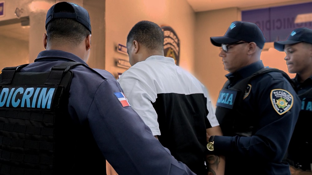 Policía arresta a implicado en muerte de baloncestista en San Carlos