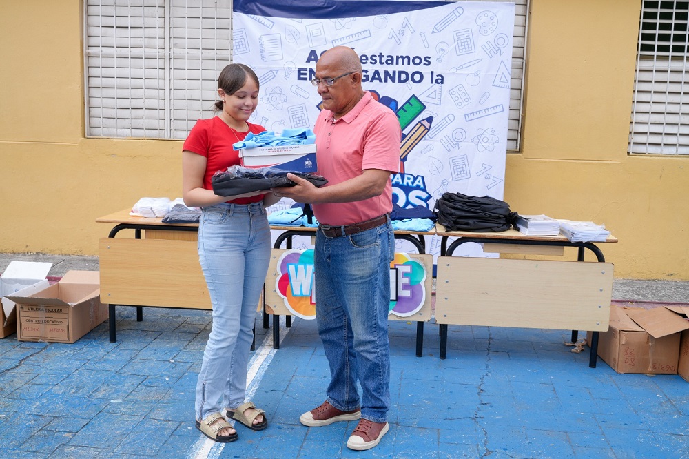 INABIE avanza distribución de utilería de cara al inicio del año escolar 2026-2027