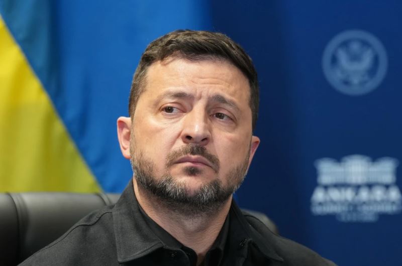 En su visita a Serbia, Zelenskyy denuncia ataques rusos que dejan 4 muertos en región de Kiev