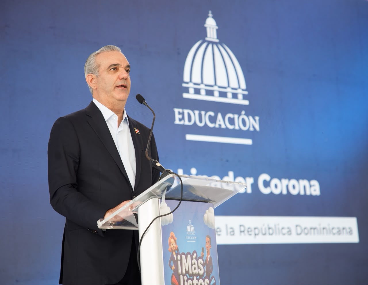 Abinader da inicio al año escolar con más de dos millones de estudiantes convocados