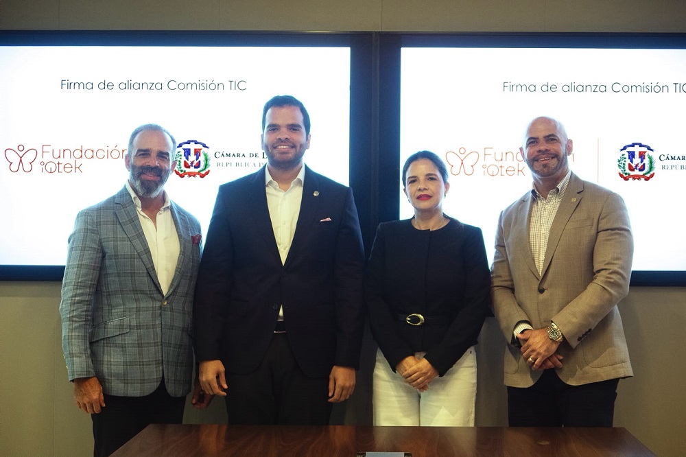 Fundación iQtek y Comisión TIC de la Cámara de Diputados firman alianza para fortalecer educación STEM