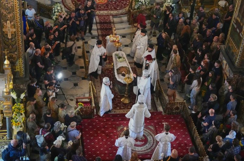 Ucrania honra a “recolector de almas”, que murió recuperando cadáveres de guerra
