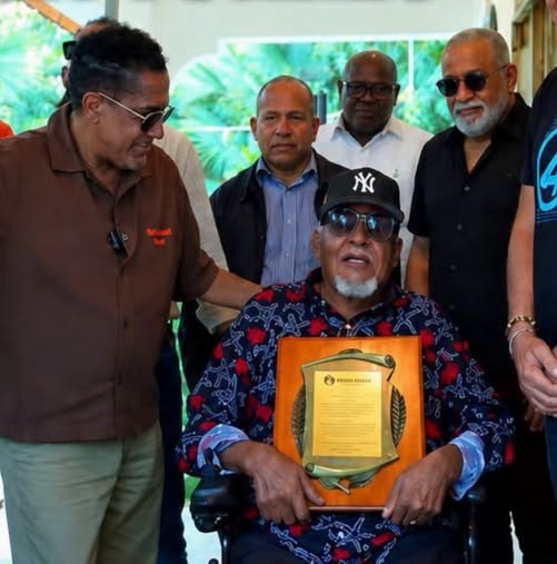 Sgacedom reconoce al cantante y compositor Ramón Torres “El Poeta”