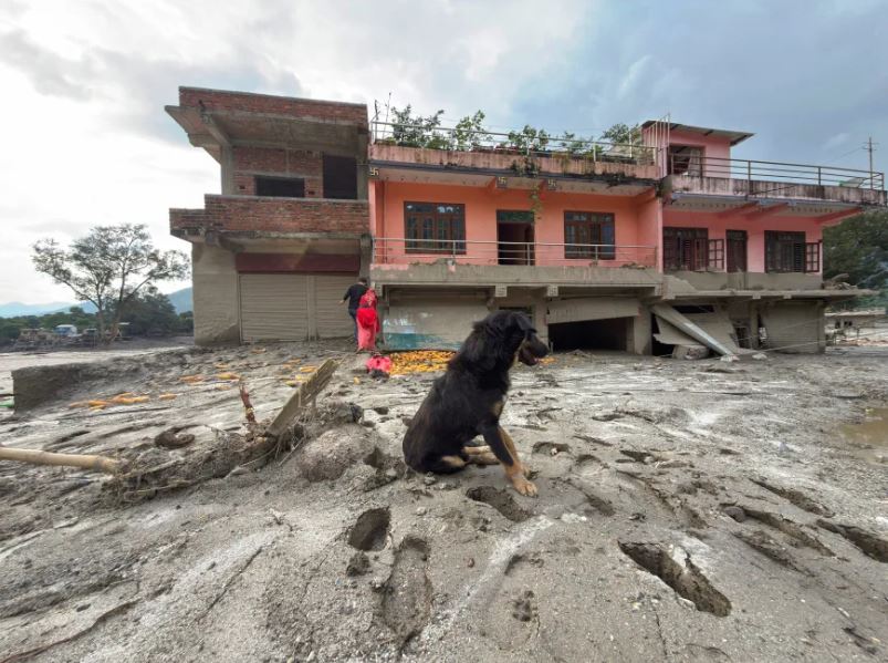 Lago recién formado aviva temores de más inundaciones en la frontera Nepal-China