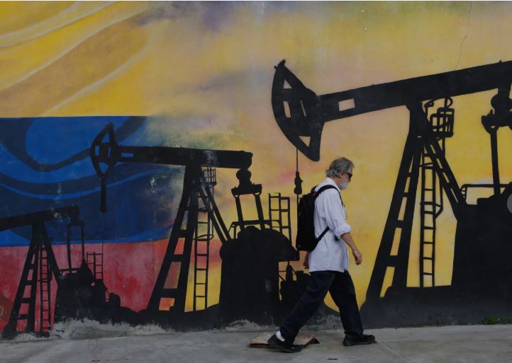 Días después de que Trump anunciara el acuerdo petrolero con Venezuela, la Casa Blanca aclara algunos detalles