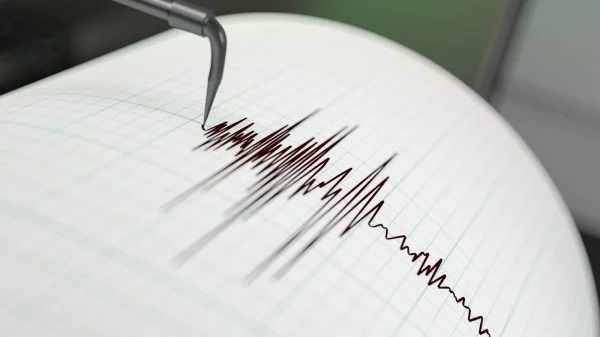 Un terremoto de magnitud 7,7 sacude la costa de Indonesia